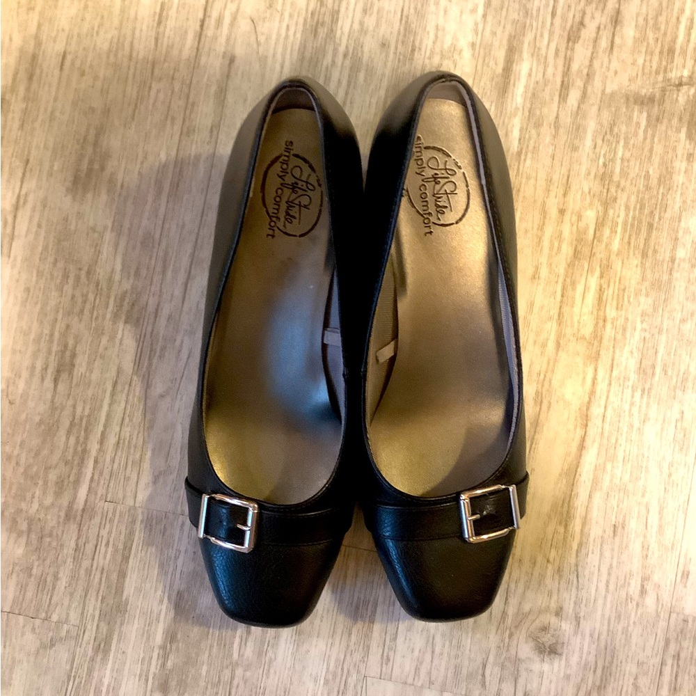 Shoes size 8 in women
